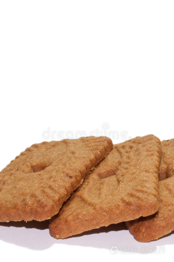 饼干白色背景上的立方体形状和圆形饼干一杯带饼干的茶作为塔在f的浅