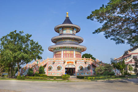 五颜六色的中国寺庙，坎查纳布里，泰国