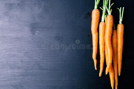 桌子上的胡萝卜