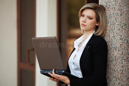 美丽的 商业 办公室 人类 女孩 计算机 面对 外部 生活