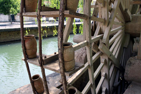 中世纪水轮的碎片