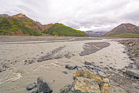 五彩山切旷野河边