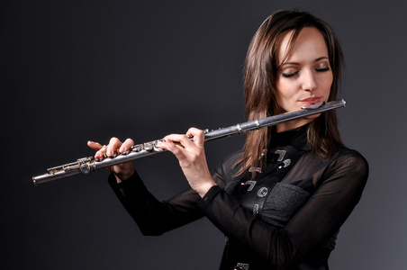 吹长笛动漫图片