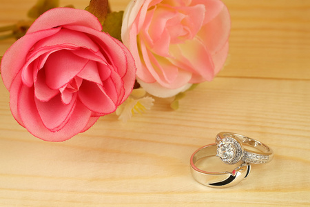 与花的结婚戒指