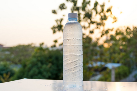 塑料饮水瓶