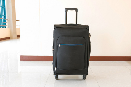 黑色的手提箱或白色背景上的行李