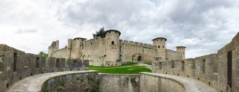 卡尔卡松的城堡和城市墙壁
