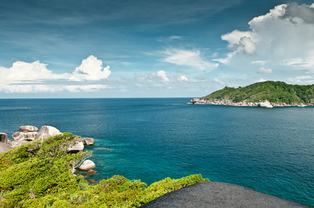 高观热带森林 天空 云彩和海，普吉岛，泰国普吉岛