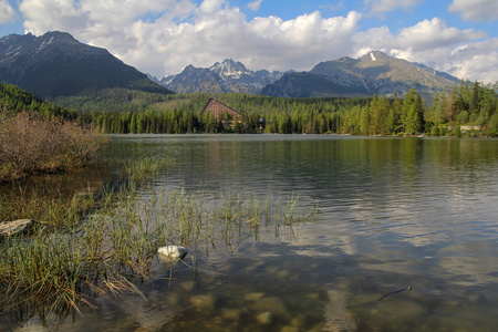 美丽的 Strbske 湖斯洛伐克 Tatra 山脉