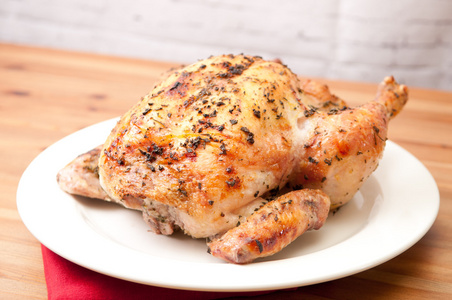 肉卤软骨烟草鸡配炸土豆肉拼贴画一家人在餐桌上吃烤鸡鸡蛋火鸡胸肉