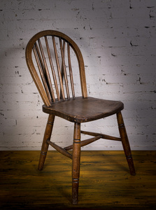 静物画的一个老式椅子