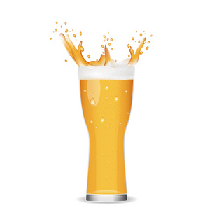 玻璃冷啤酒的插图。溅上白色酒泉啤酒