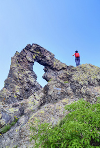 游客在山和石环现象