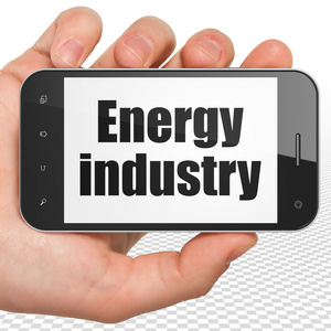 行业理念 手拿着智能手机与能源产业上显示