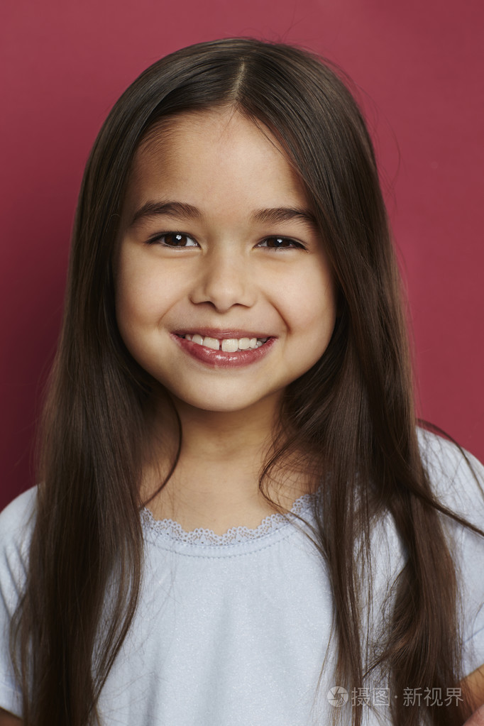 微笑着长头发的女孩