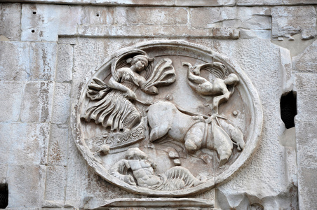 拱的君士坦丁在罗马，意大利罗马斗兽场附近