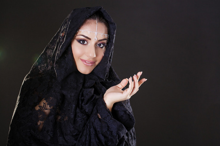 中东美女面纱图片