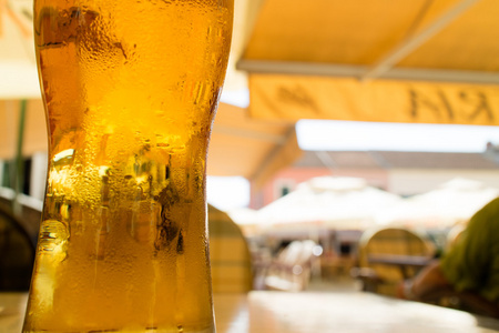 verre de bire dans le bar