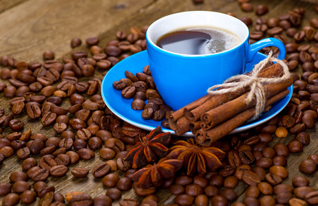 咖啡和咖啡豆木背景