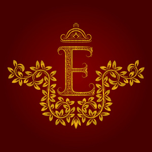 在复古风格的图案金色字母 E 会标