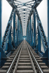 铁路桥梁的钢