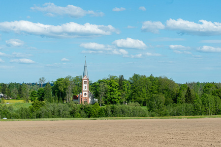 农村教会在夏天