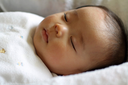 熟睡的日本男婴0岁