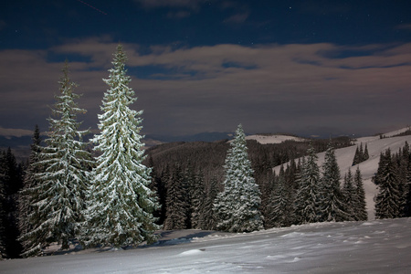 喀尔巴阡夜冬季景观