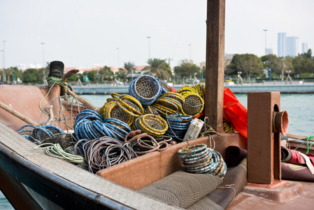 渔船与颜色金属网
