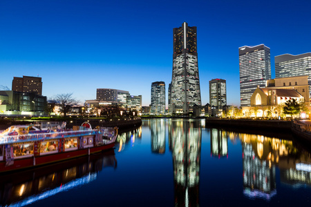 横滨地平线在晚上