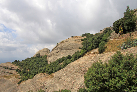 蒙特塞拉特岛，西班牙2012 年 8 月 28 日  蒙特塞拉特山附近本笃会修道院曼尼斯图德蒙特塞拉特，西班牙圣玛丽亚德蒙特