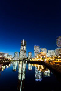 横滨地平线在晚上