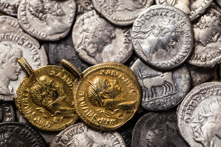 在罗马帝国时期的古钱币图片