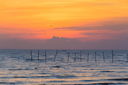 海海岸上空美丽的天空