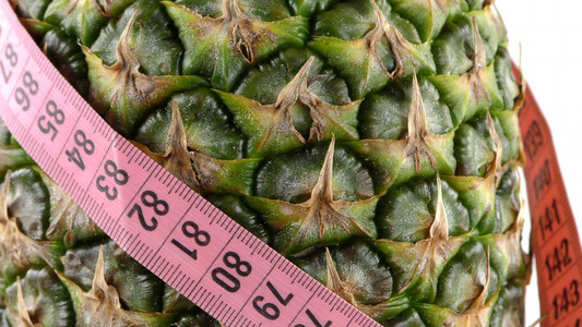 菠萝和测量符合生活概念