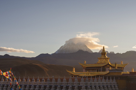 塔寺两位总统山图片