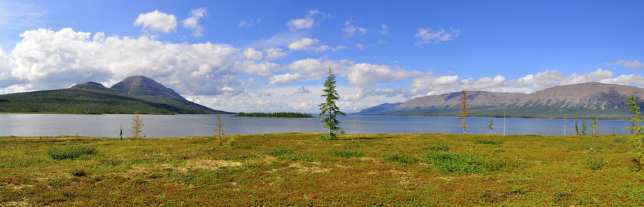 Putorana 高原全景的高山湖泊