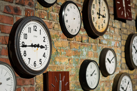 年龄钟图片-年龄钟素材-年龄钟插画-摄图新视界