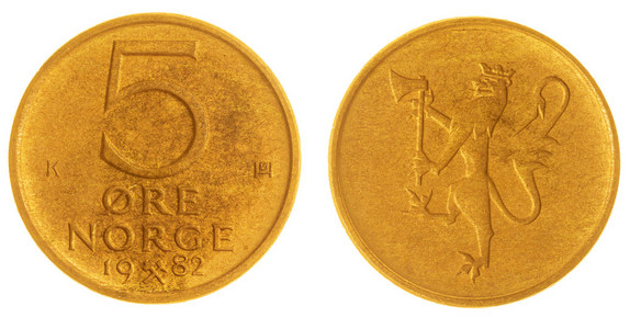 5 矿石 1982 硬币孤立在白色的背景下，挪威
