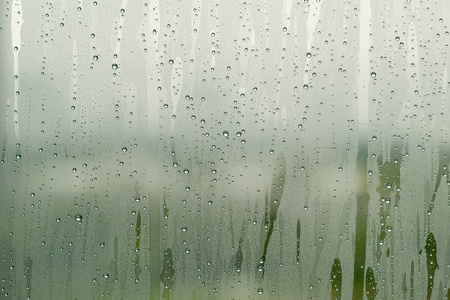 雨天凝结玻璃