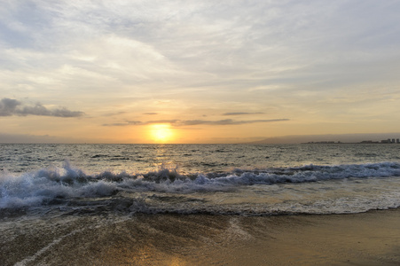 夕阳海浪