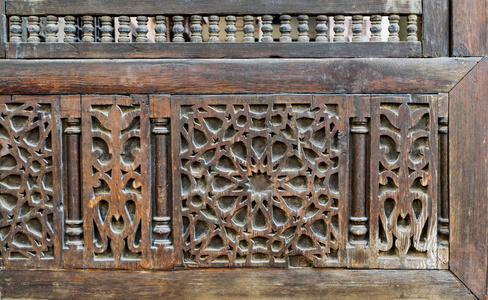 交错的木制装饰品 Arabisk 的立面，开罗的一部分