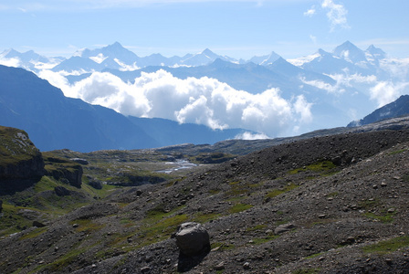 在瑞士阿尔卑斯山脉的全景视图