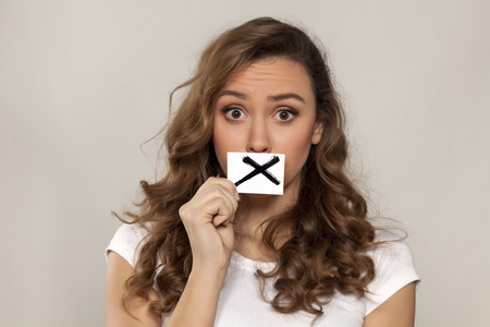 我不说话我闭嘴图片