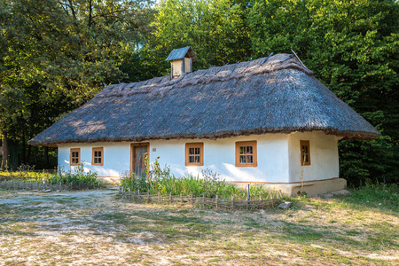 Pirogovo 博物馆在炎热的夏天