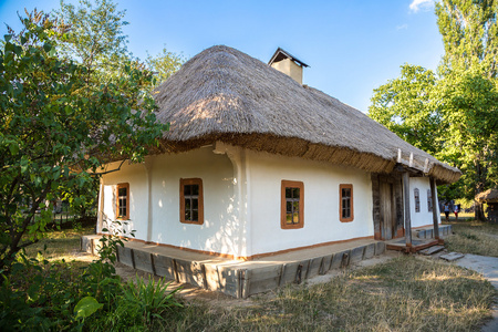 Pirogovo 博物馆在炎热的夏天