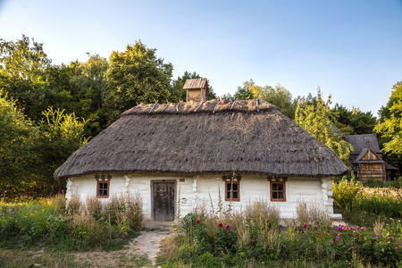 Pirogovo 博物馆在炎热的夏天