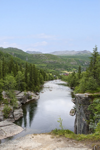 在挪威的河 hemsila