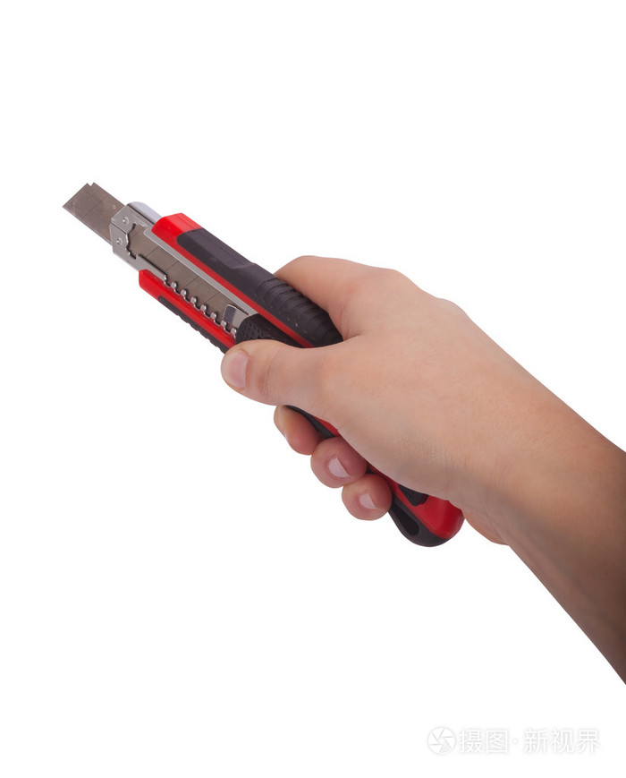 女手拿着刀在白色背景上孤立