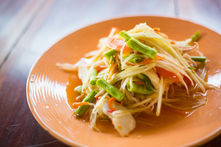 木瓜沙拉是泰国街头食品受欢迎